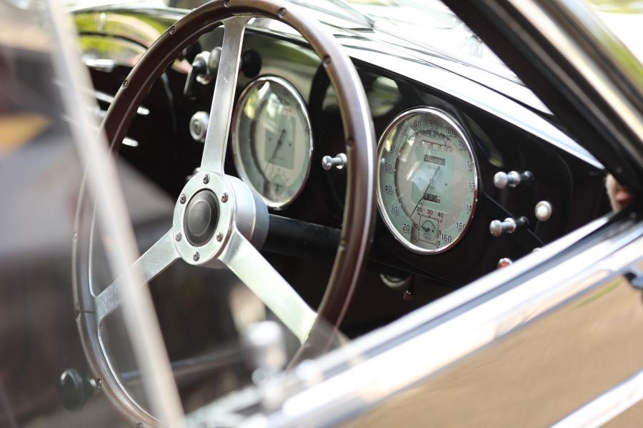 Детали интерьера Alfa Romeo 6C 2500 SS Berlinetta 1939 года  (фото 24 из 36)